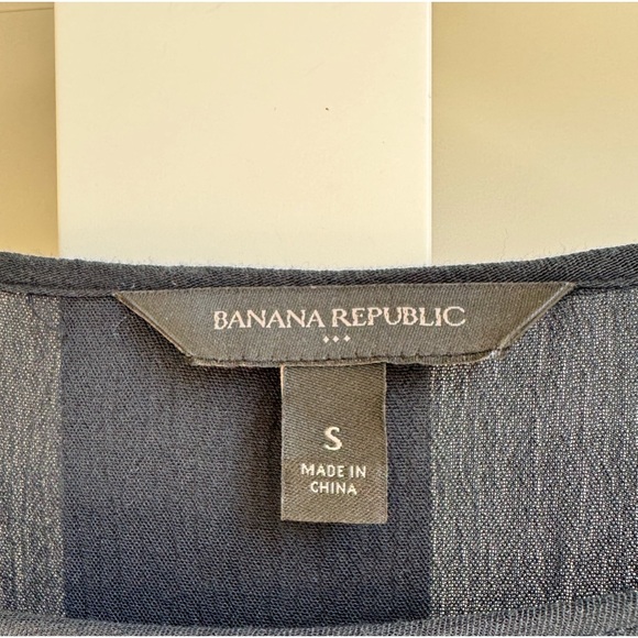 Banana Republic butterfly wing top in dark green - Picture 6 of 9